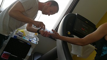 Testing - De prik, een kleine bloeddruppel om je lactaat te meten.